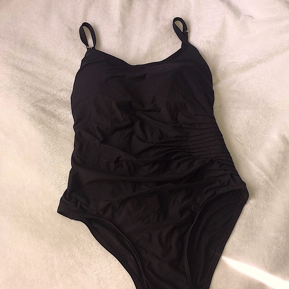 One piece swimwear